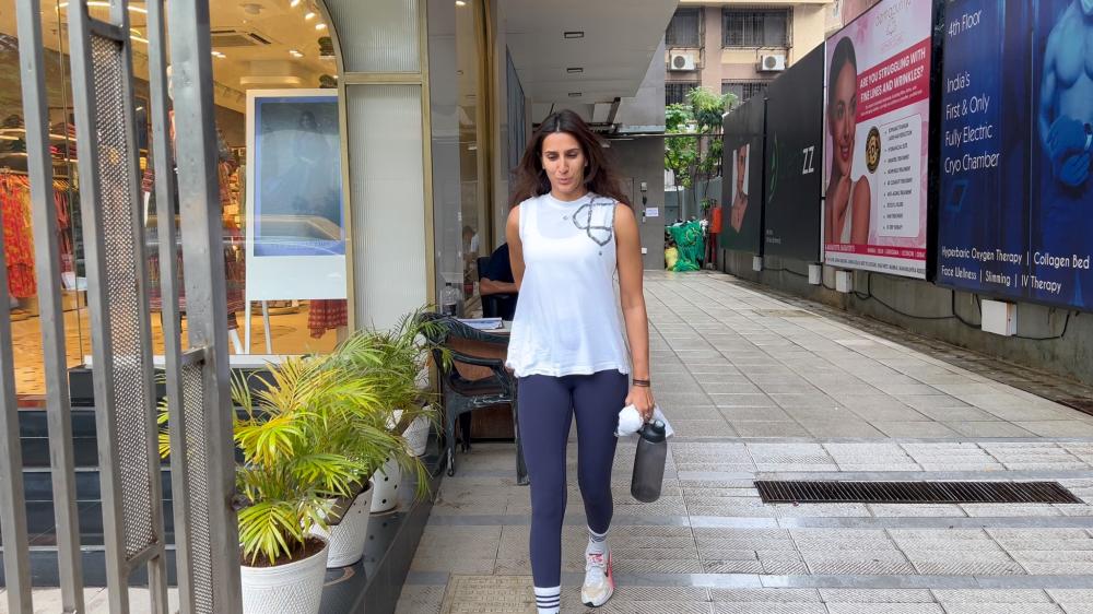 pragya-kapoor-was-snapped-at-the-gym-in-bandra-keeping-her-fitness-game-strong